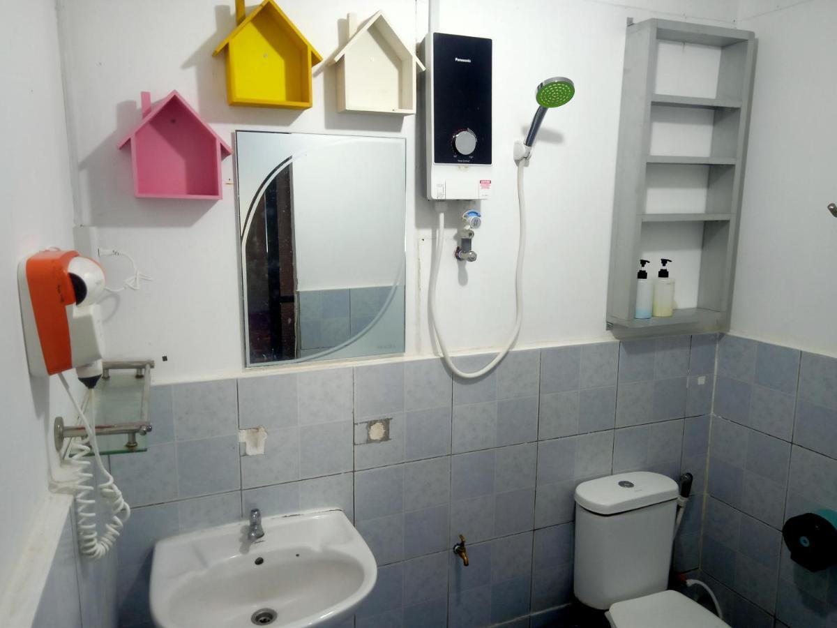 Tumombuvoi Homestay Tiga Papan Kültér fotó